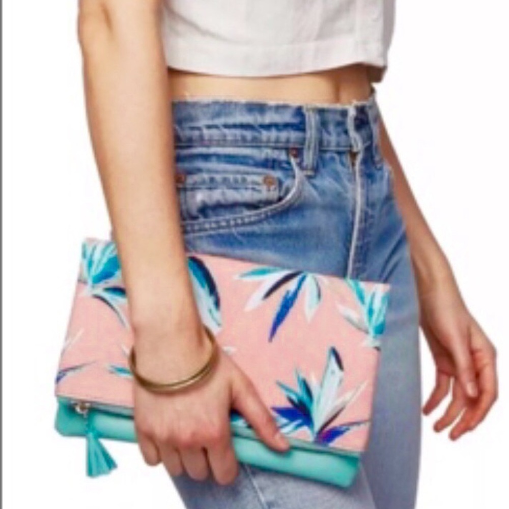 NEW! Gorgeous Large Fold-over Reversible Clutch 😎